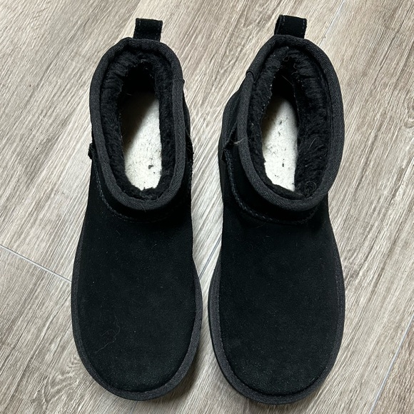 UGG Black Classic Ultra Mini Platform Size 6 - Picture 7 of 7